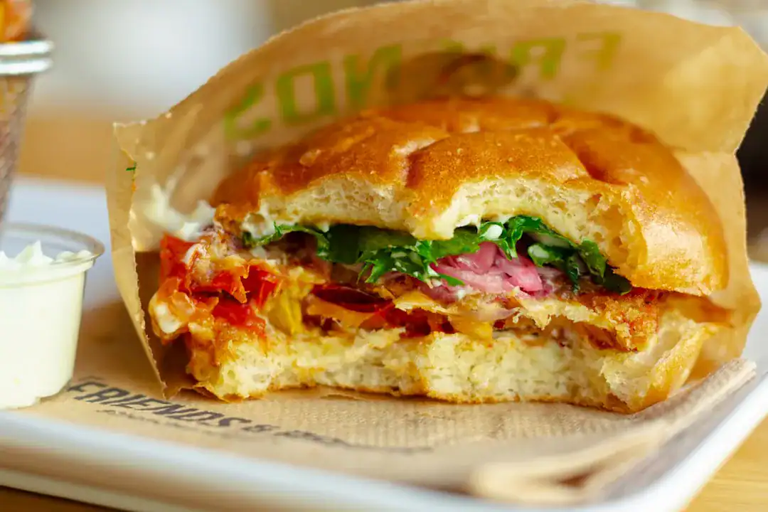 Illustration of A high-quality, realistic photograph of a modern fast food meal presentation emphasizing health.