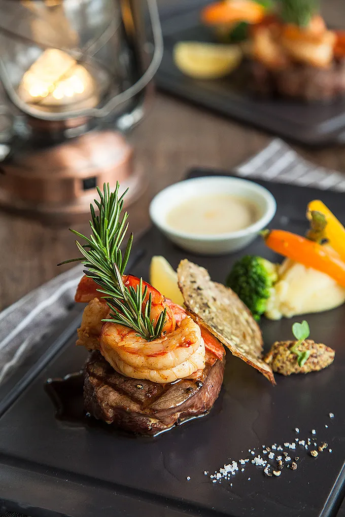 レストラン & フード業界のロゴ